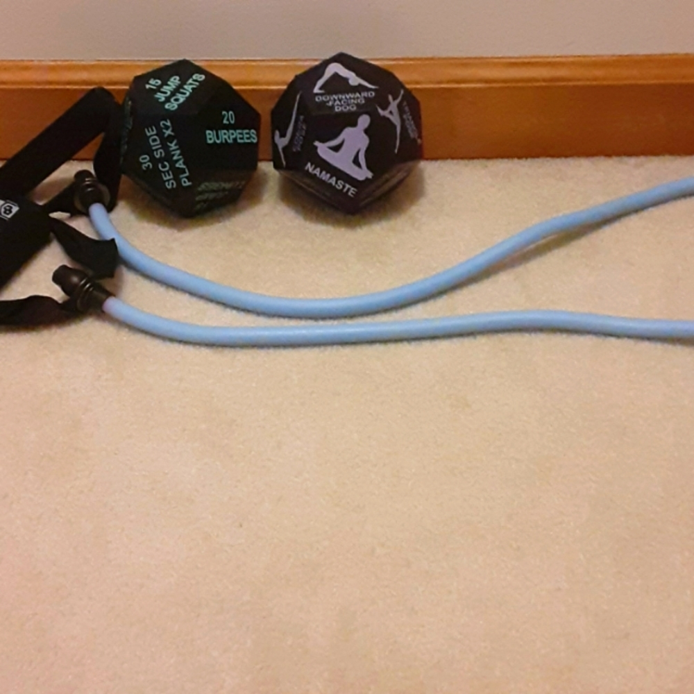 Two workout dice and workout resistance tube